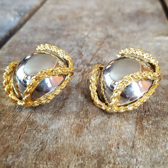 Vintage Norma Jean Gold Earrings - Picture 2 of 6